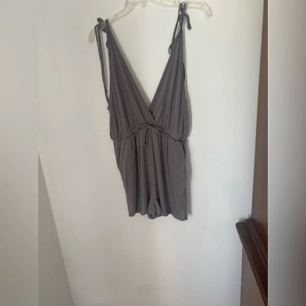 Oak + Fort Double V-Neck Drawstring Romper Medium